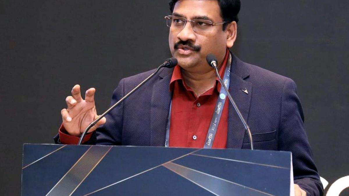 Guntur spine surgeon receives awards from Indian Orthopaedic Association